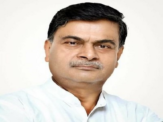 Power Minister RK Singh inaugurates India’s first public Electric Vehicle charging plaza in Delhi